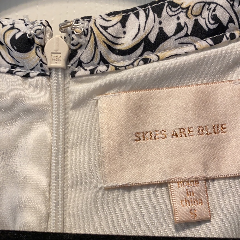 Sleeveless shift dress - Picture 5 of 5